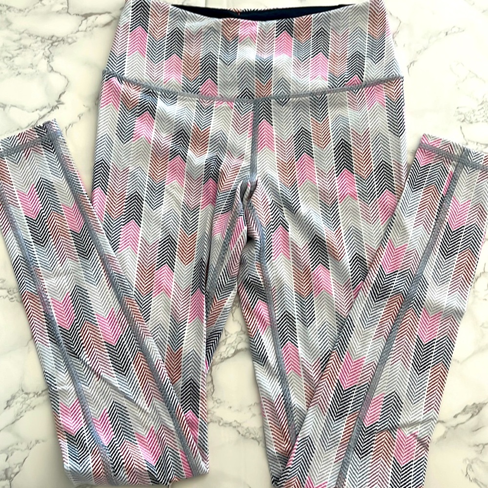 Victorias Sport Leggings in Pink, Gray and Black Print